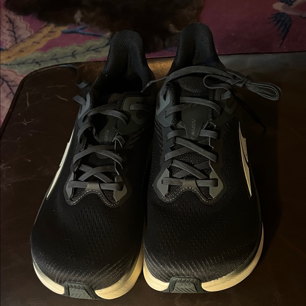 Altra Men's Black and White Athletic Shoes
NEW
